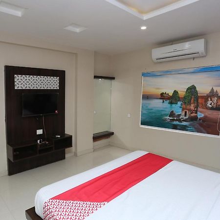 โอโย 43897 เรดสโตน Hotel กวาลิออร์ ภายนอก รูปภาพ