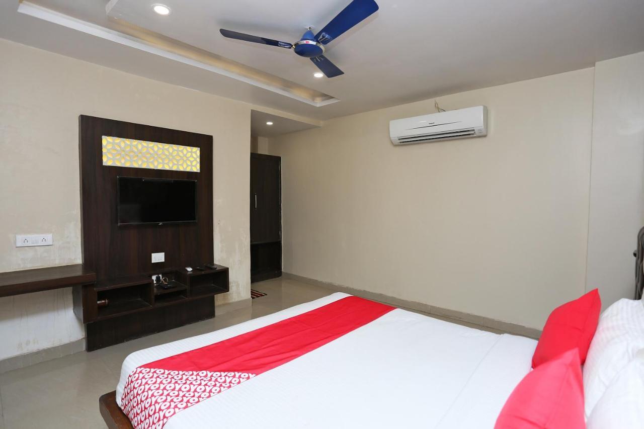 โอโย 43897 เรดสโตน Hotel กวาลิออร์ ภายนอก รูปภาพ
