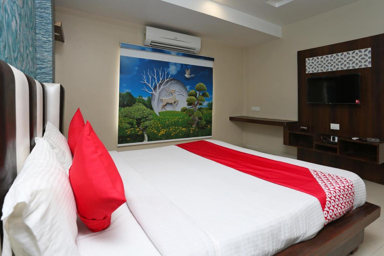 โอโย 43897 เรดสโตน Hotel กวาลิออร์ ภายนอก รูปภาพ