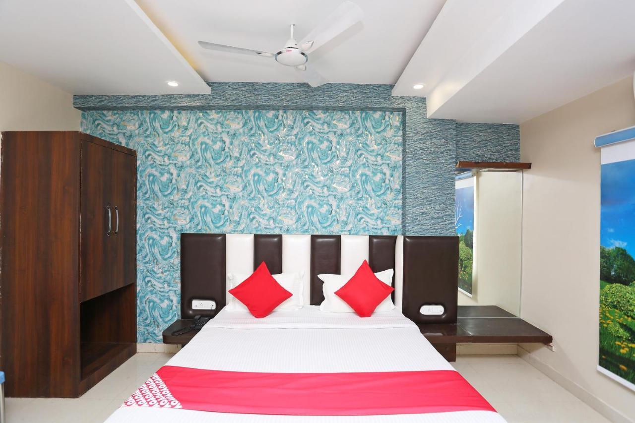 โอโย 43897 เรดสโตน Hotel กวาลิออร์ ภายนอก รูปภาพ