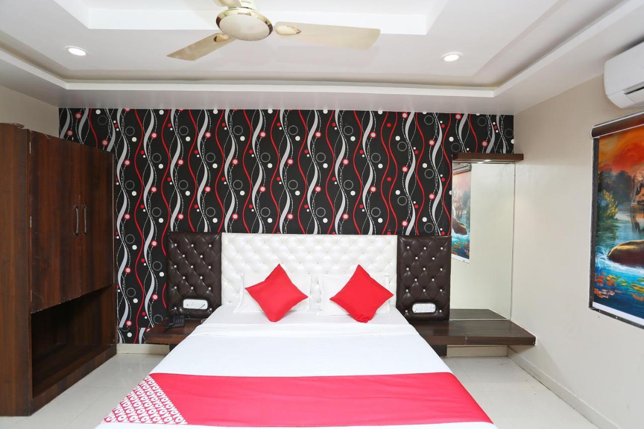 โอโย 43897 เรดสโตน Hotel กวาลิออร์ ภายนอก รูปภาพ