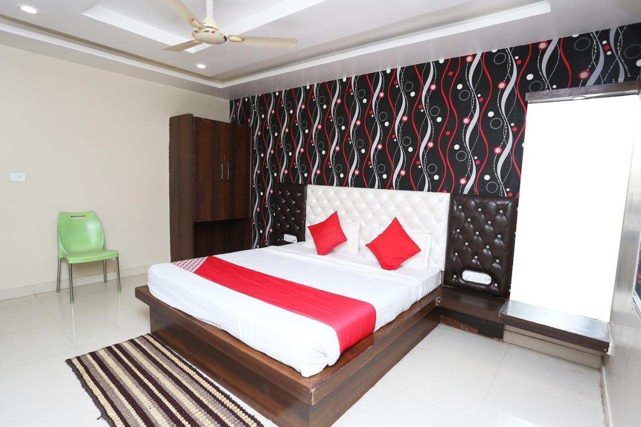 โอโย 43897 เรดสโตน Hotel กวาลิออร์ ภายนอก รูปภาพ