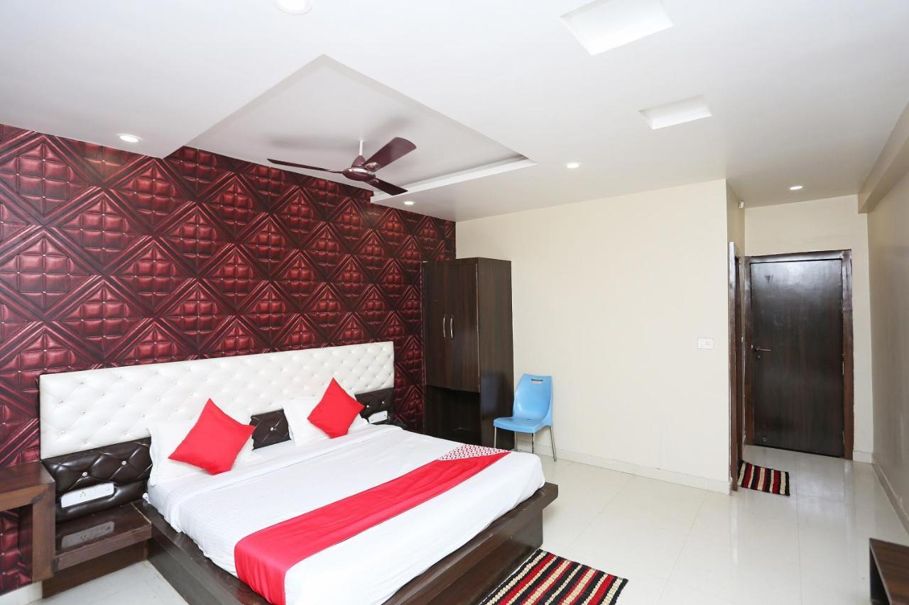 โอโย 43897 เรดสโตน Hotel กวาลิออร์ ภายนอก รูปภาพ