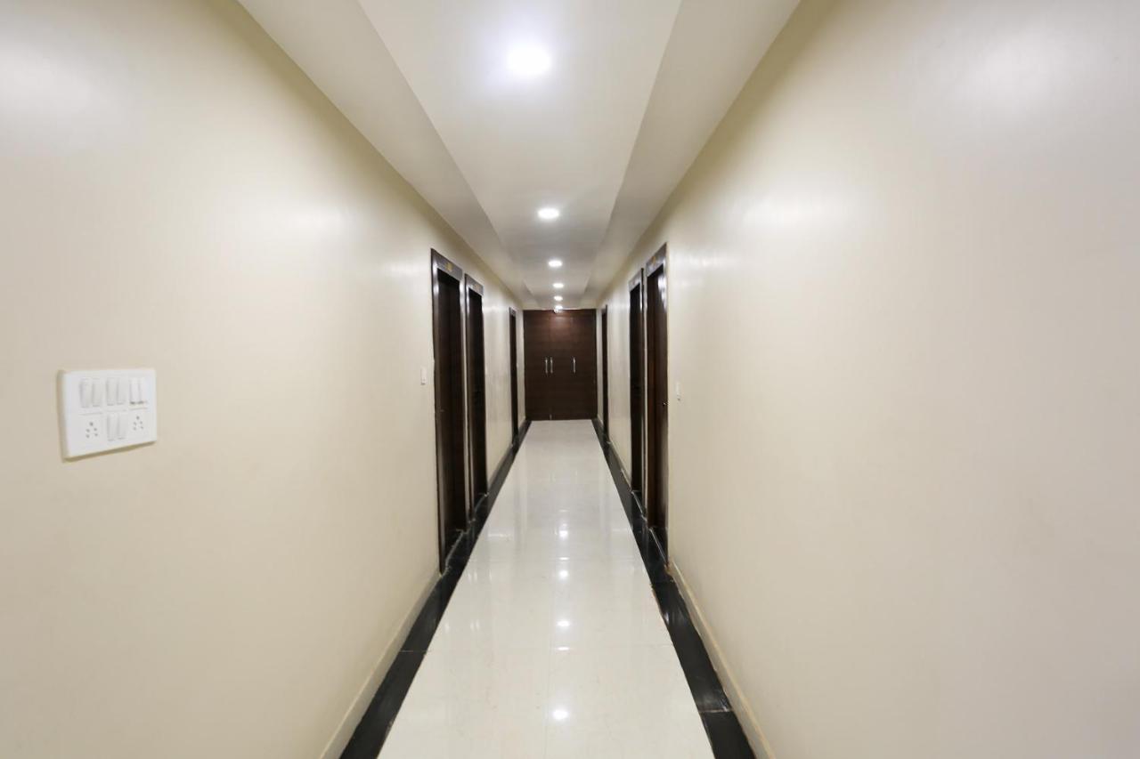 โอโย 43897 เรดสโตน Hotel กวาลิออร์ ภายนอก รูปภาพ
